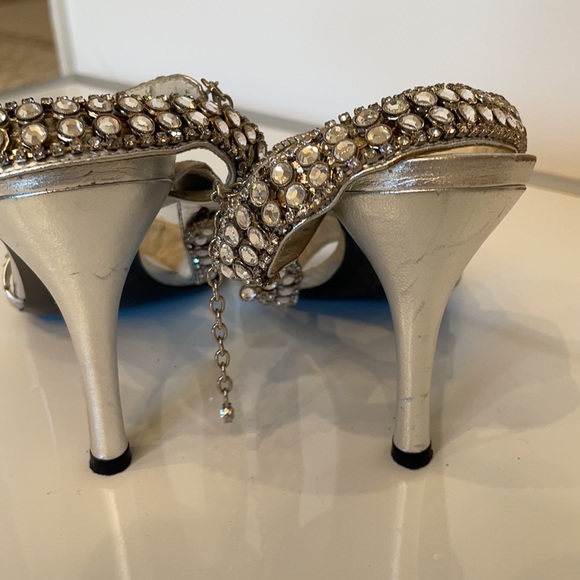 Stuart Weizmann Crystal Heels 7.5 - Picture 6 of 7